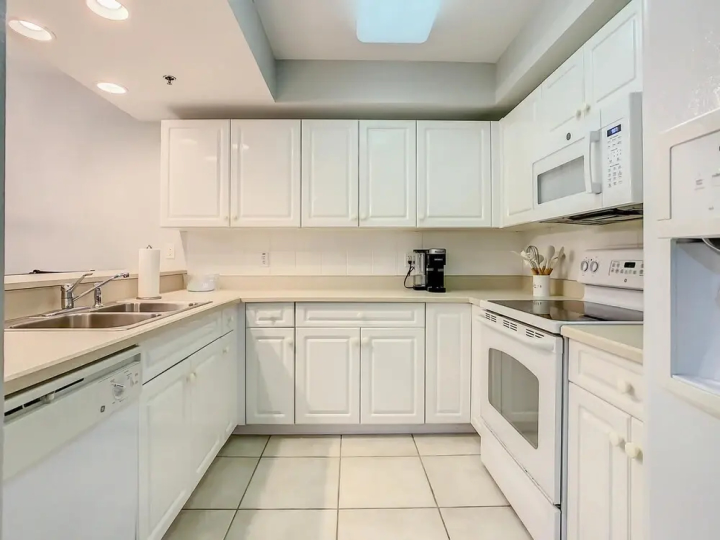 Enjoy the Gorgeous Sunset in This Beautiful 3 2 Condo Ow9-305