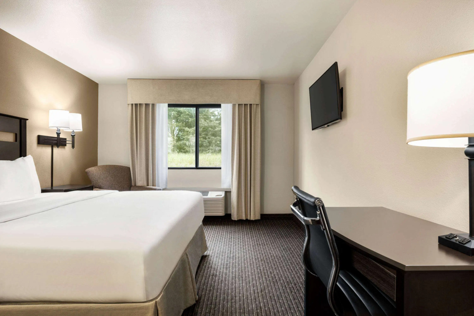 Baymont by Wyndham Hearne