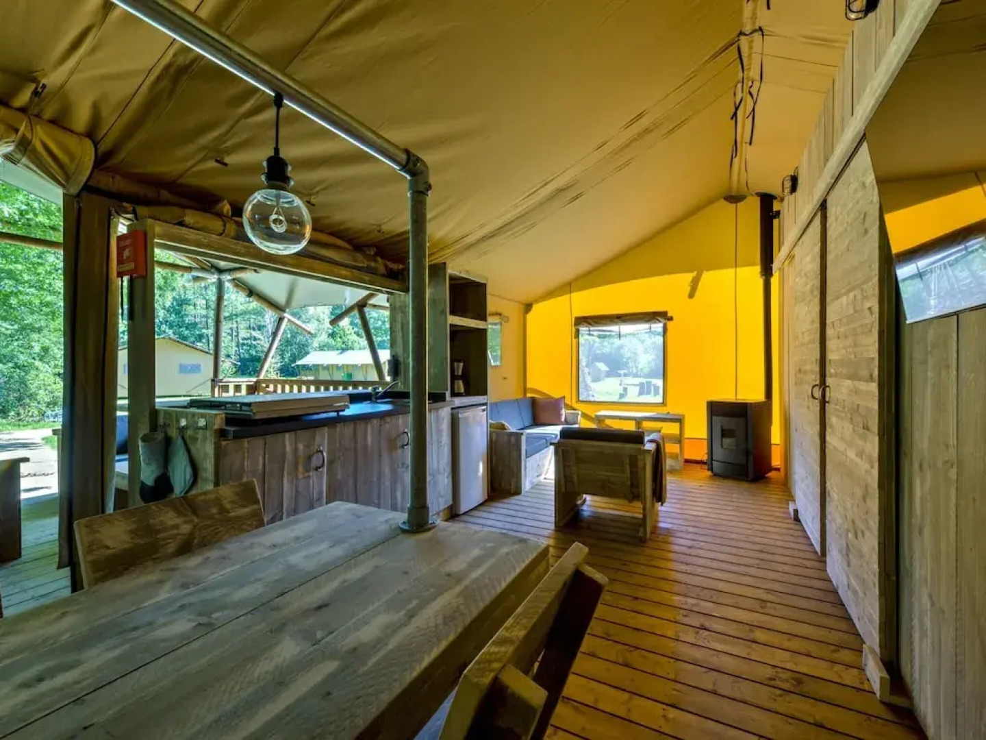 Glamping Tent in Tranquil Park