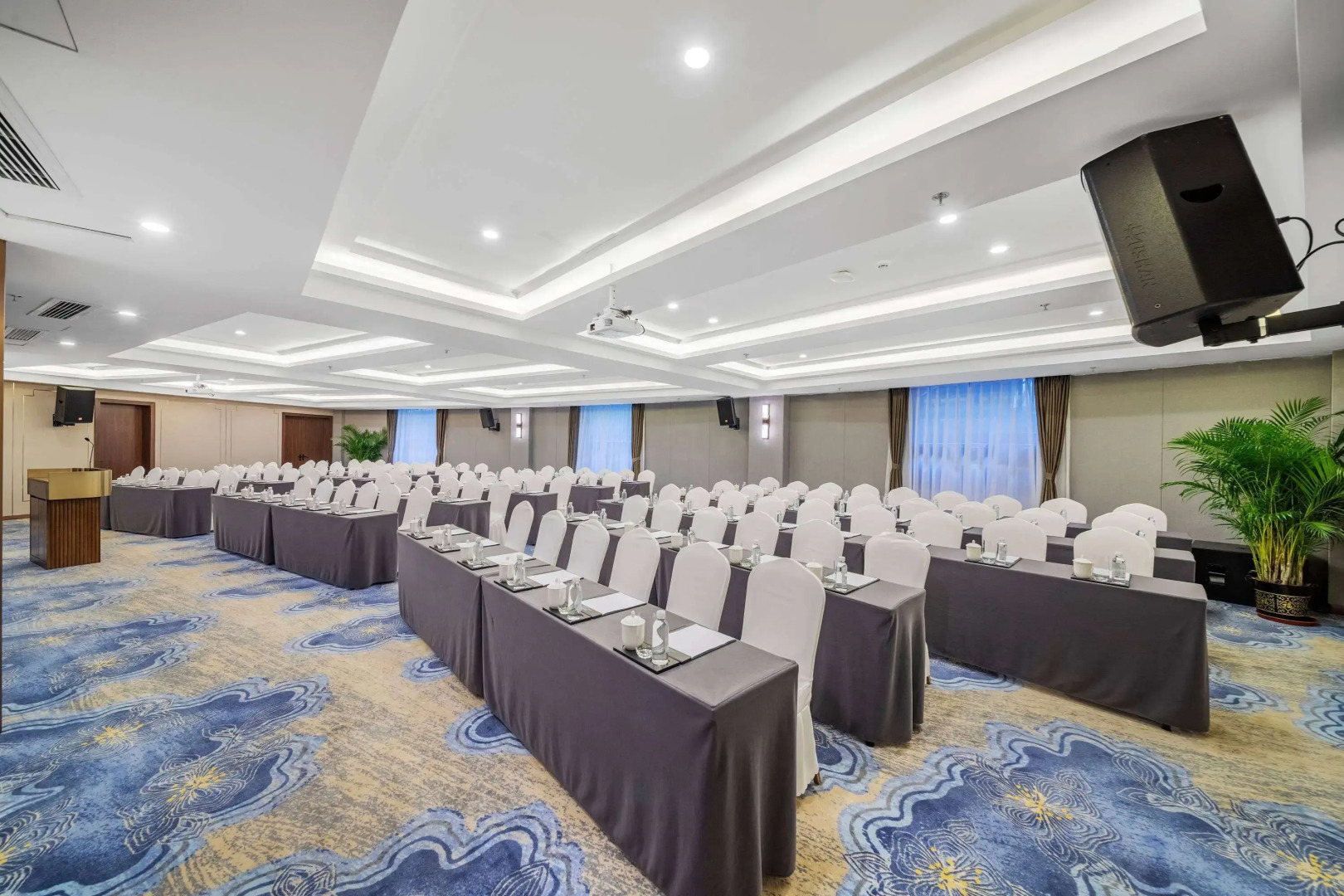 Howard Johnson By Wyndham Lake Serenity Hotel Neijiang
