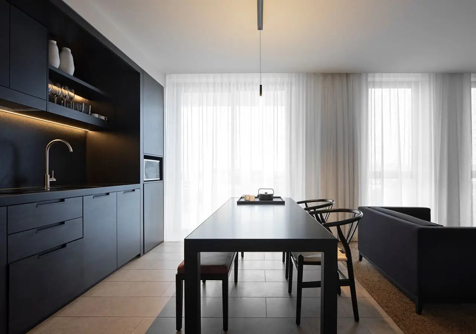 Burbury Hotel & Apartments