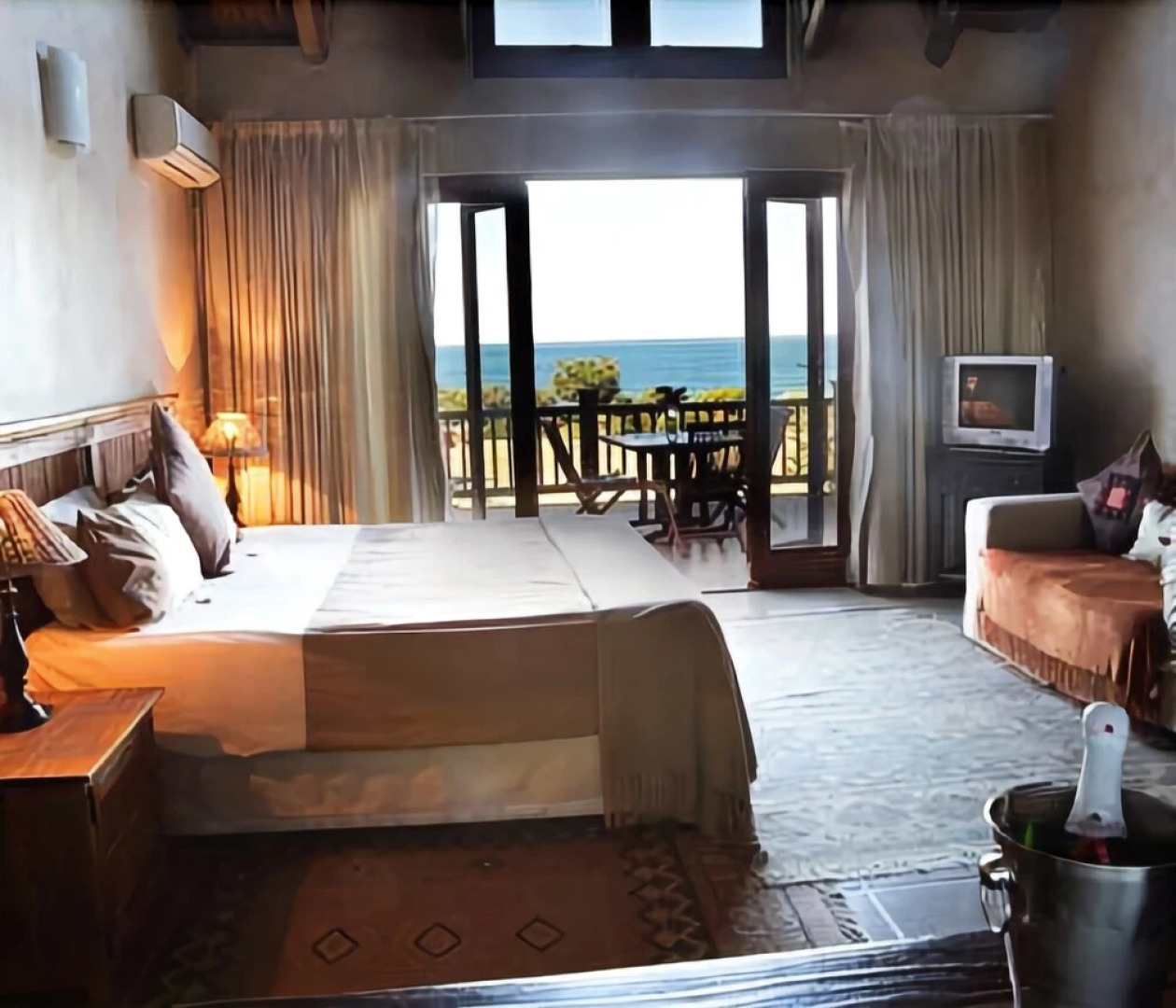 Crawfords Beach Lodge & Cabins