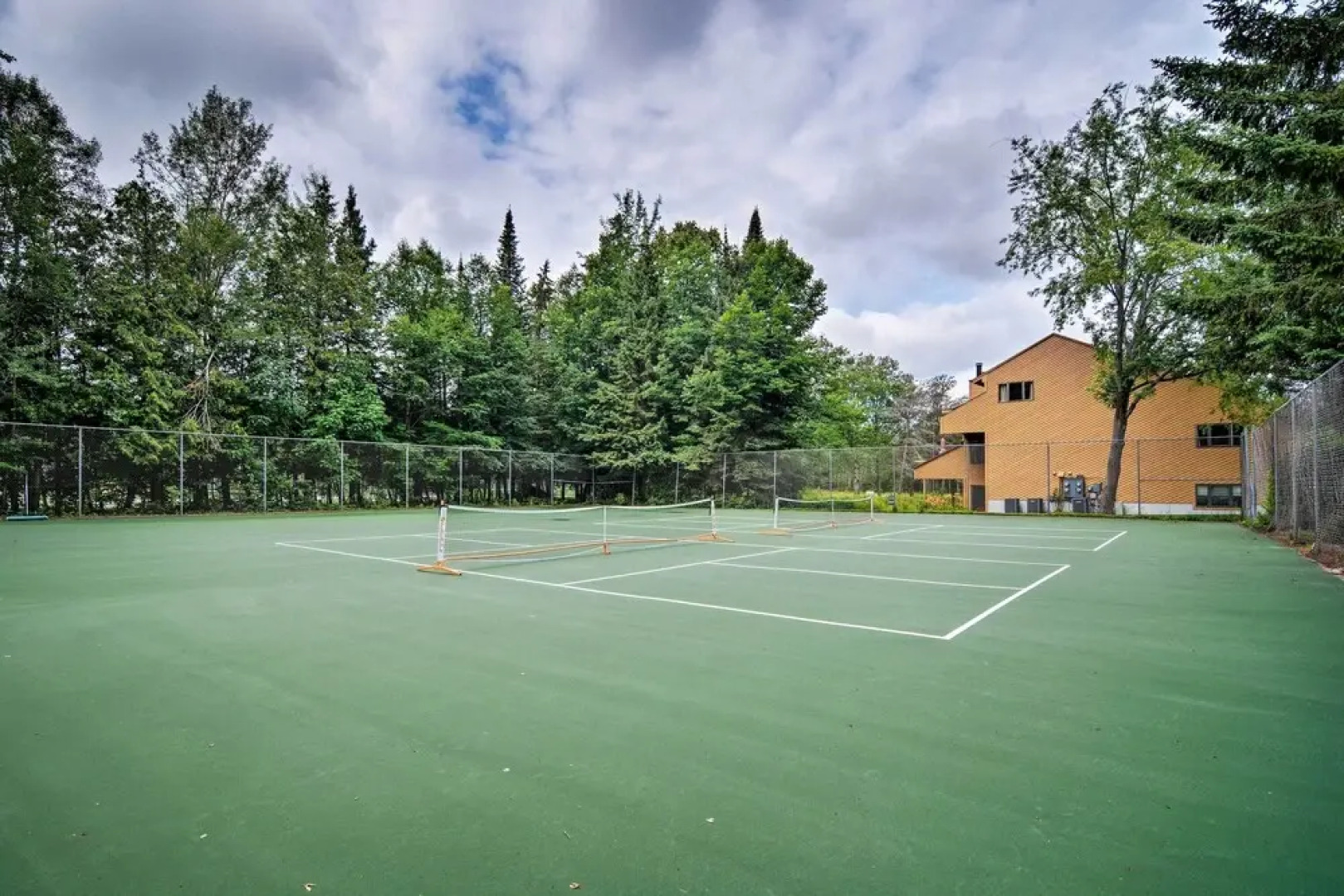 1 Mi to Nubs Nob: Pet-friendly Home w/ Hot Tub