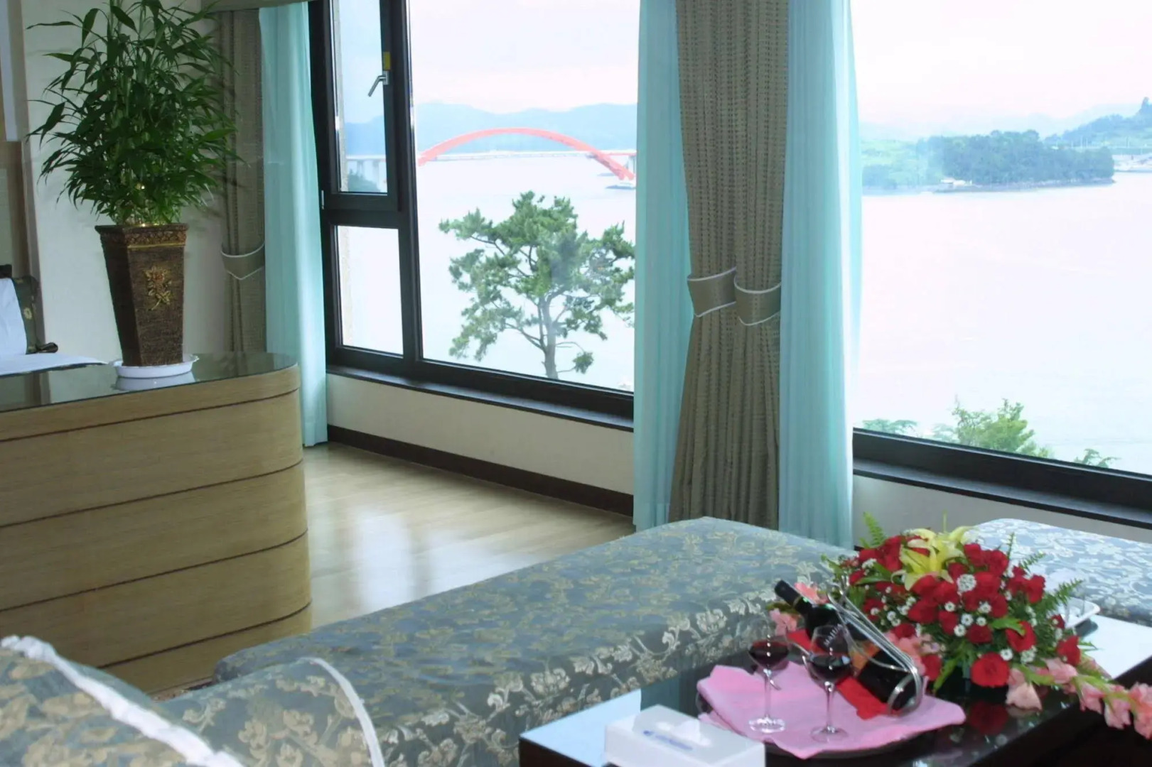 Samcheonpo Seaworld Hotel