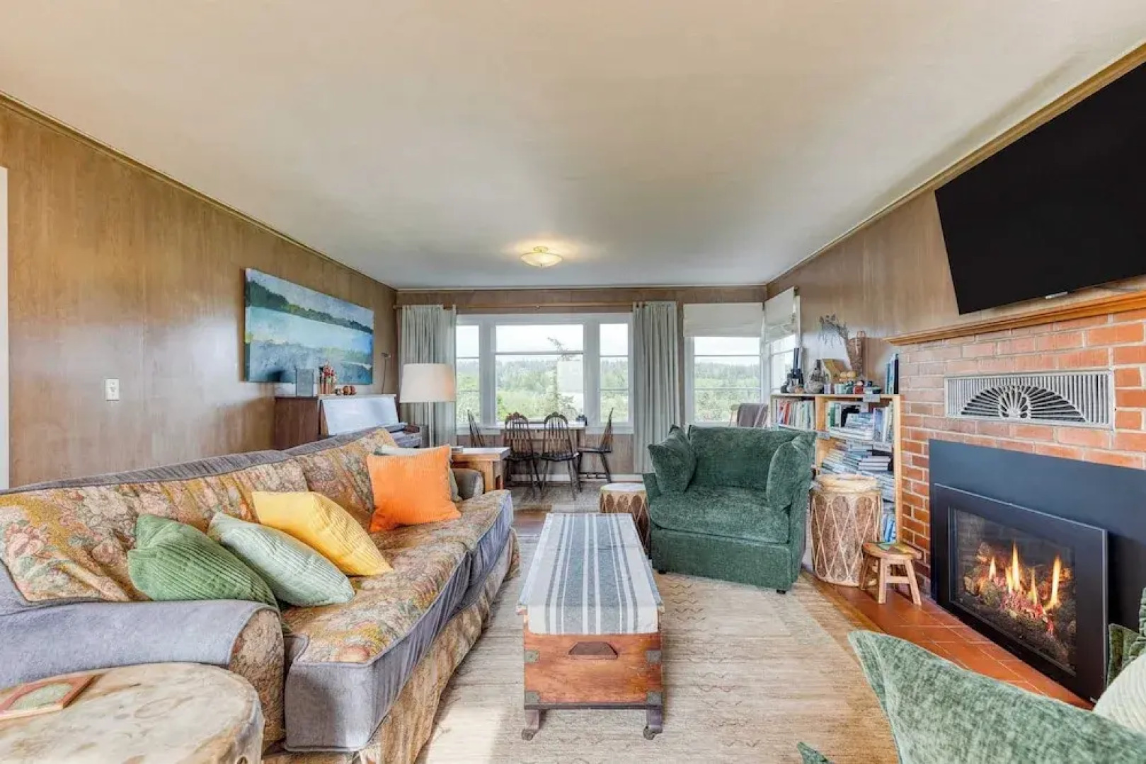 Maxwelton Aerie Bluffside Retreat w/ Sweeping Puget Sound Views + Firepit