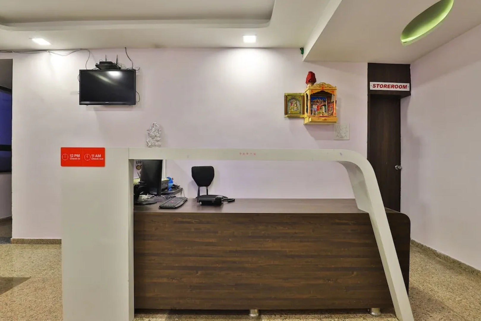 OYO 28444 Hotel Ab Apple