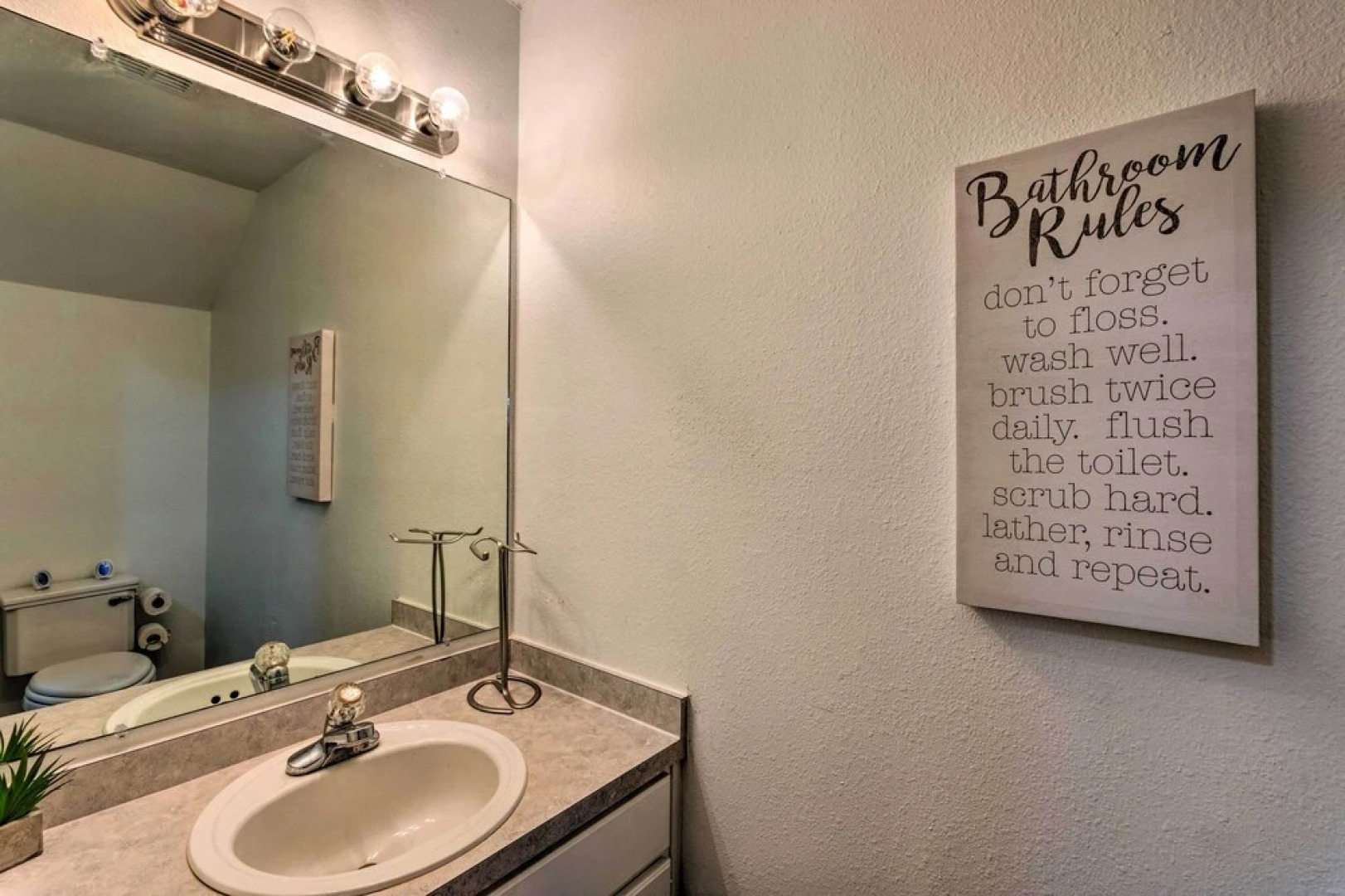 Updated Townhome w/ Deck ~ 12 Mi to Beaches!