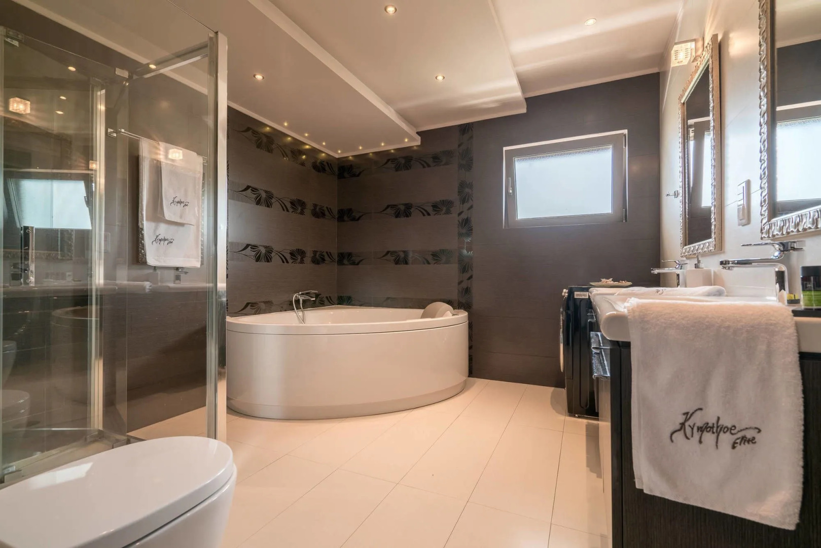 Kymothoe Elite Suites