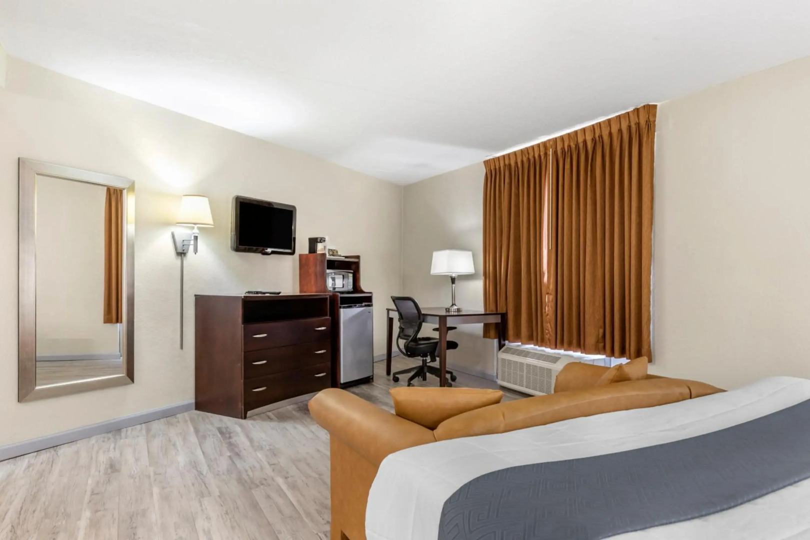 Econo Lodge Conway Central