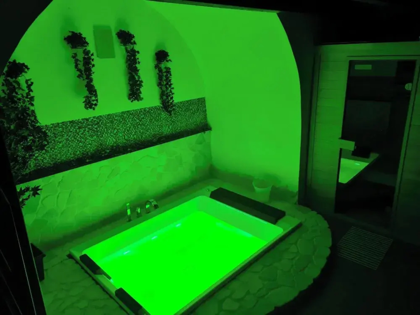 1-bed Cottage With Indoor hot tub and Sauna