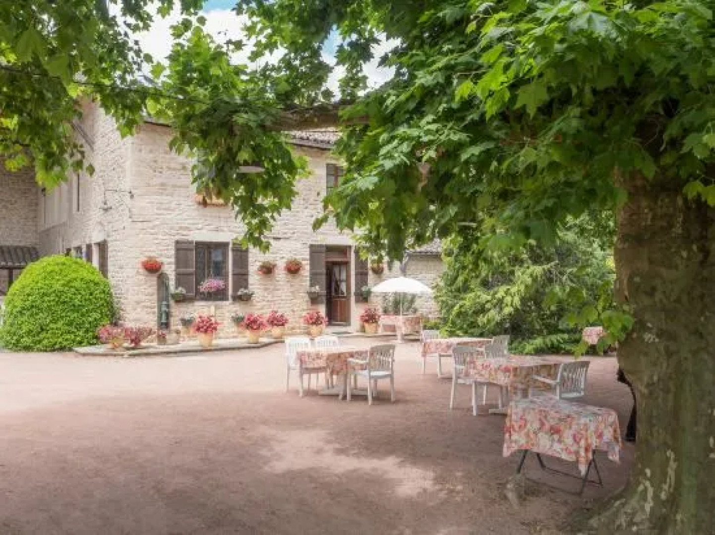 Logis Hôtel les Platanes