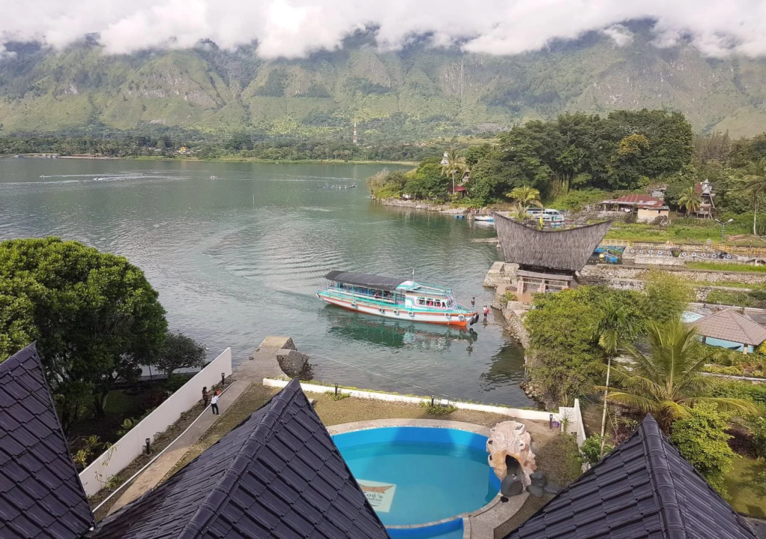 Zoe's Paradise Waterfront Hotel