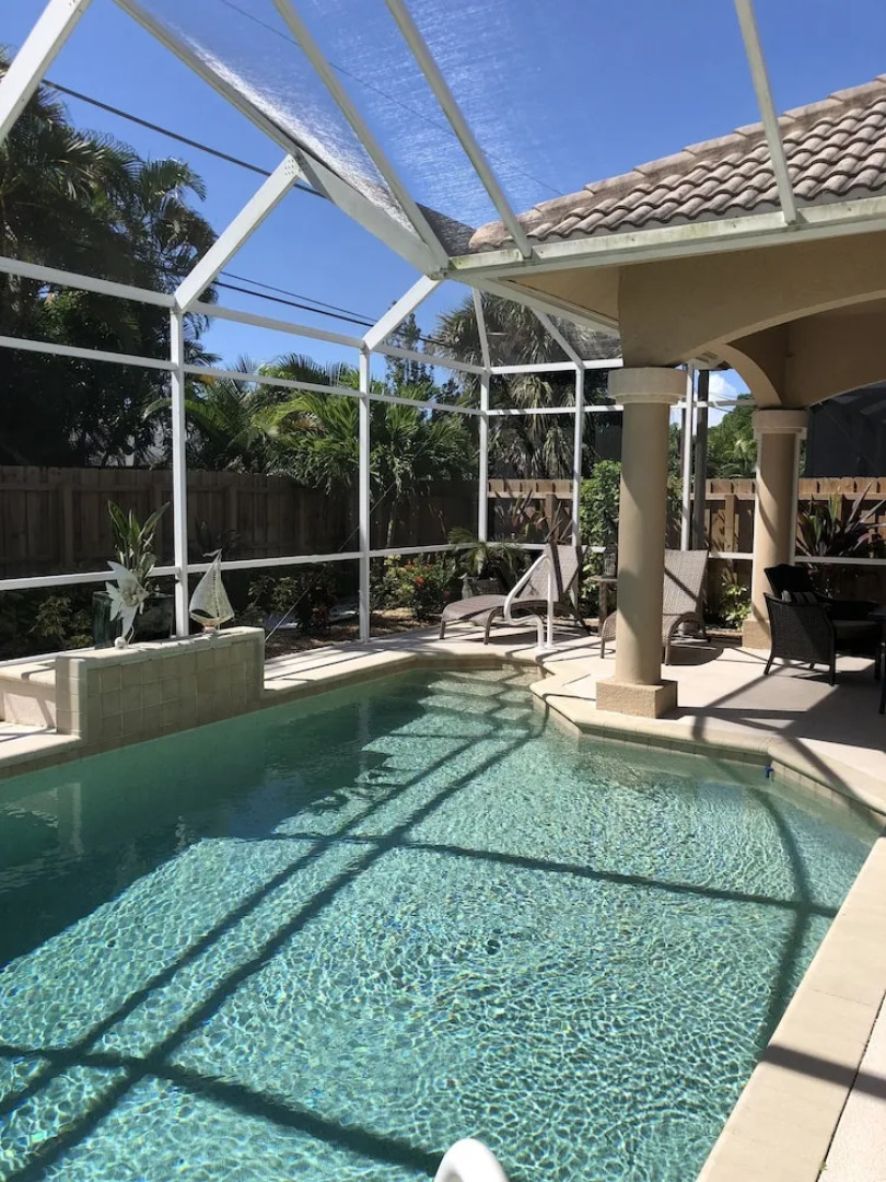 Naples vacation Rental, private pool, close to Vanderbilt Beach and De
