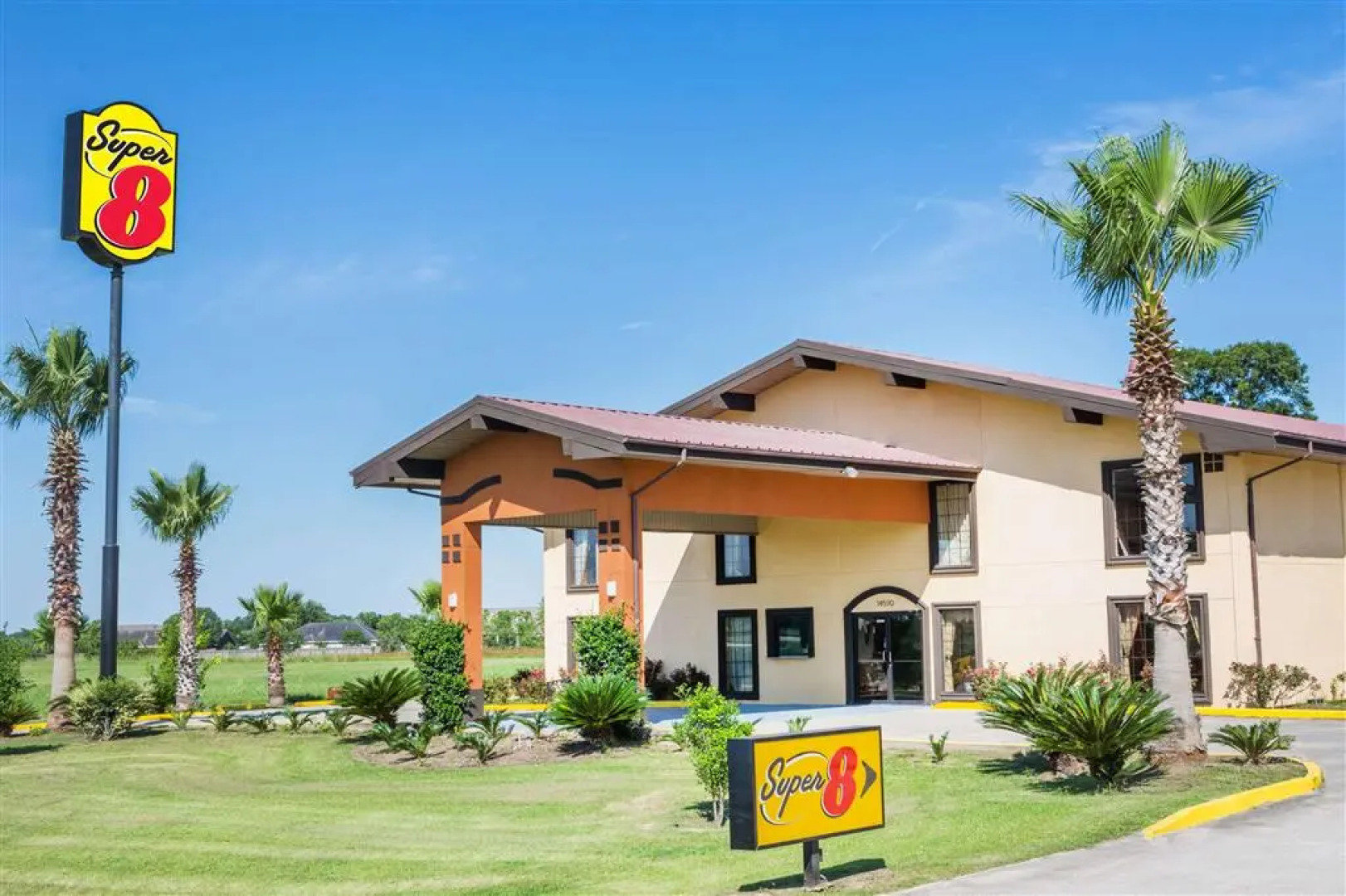 Super 8 by Wyndham Kinder LA