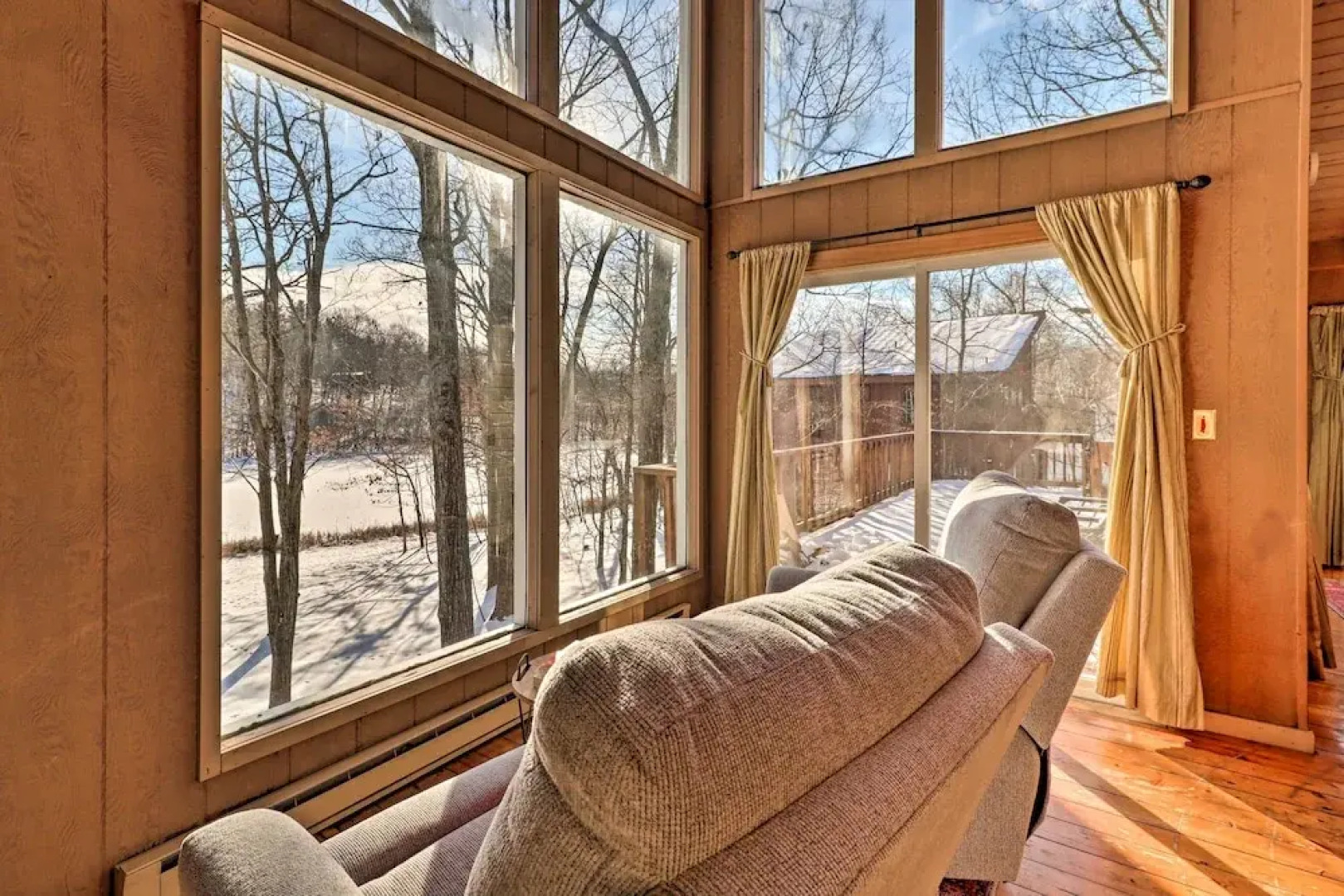 Fire Pit & Grill: Lakefront Poconos Cottage!