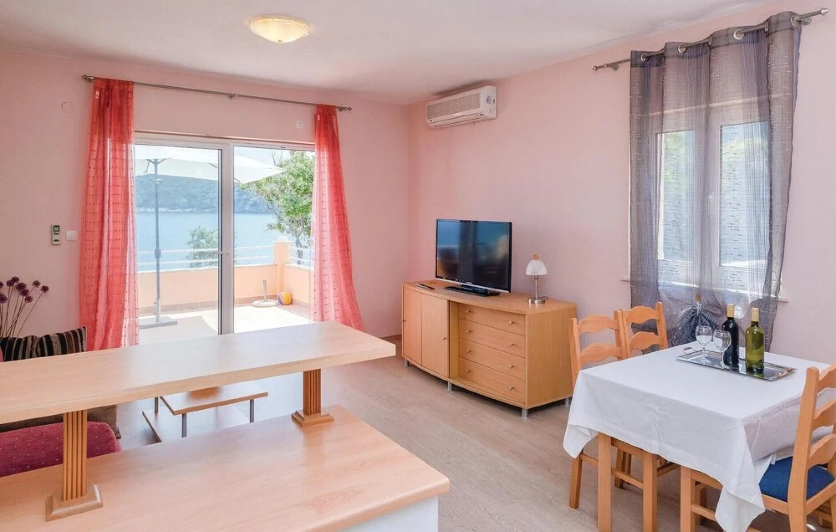 Awesome Home in Zastrazisce With Wifi and 2 Bedrooms