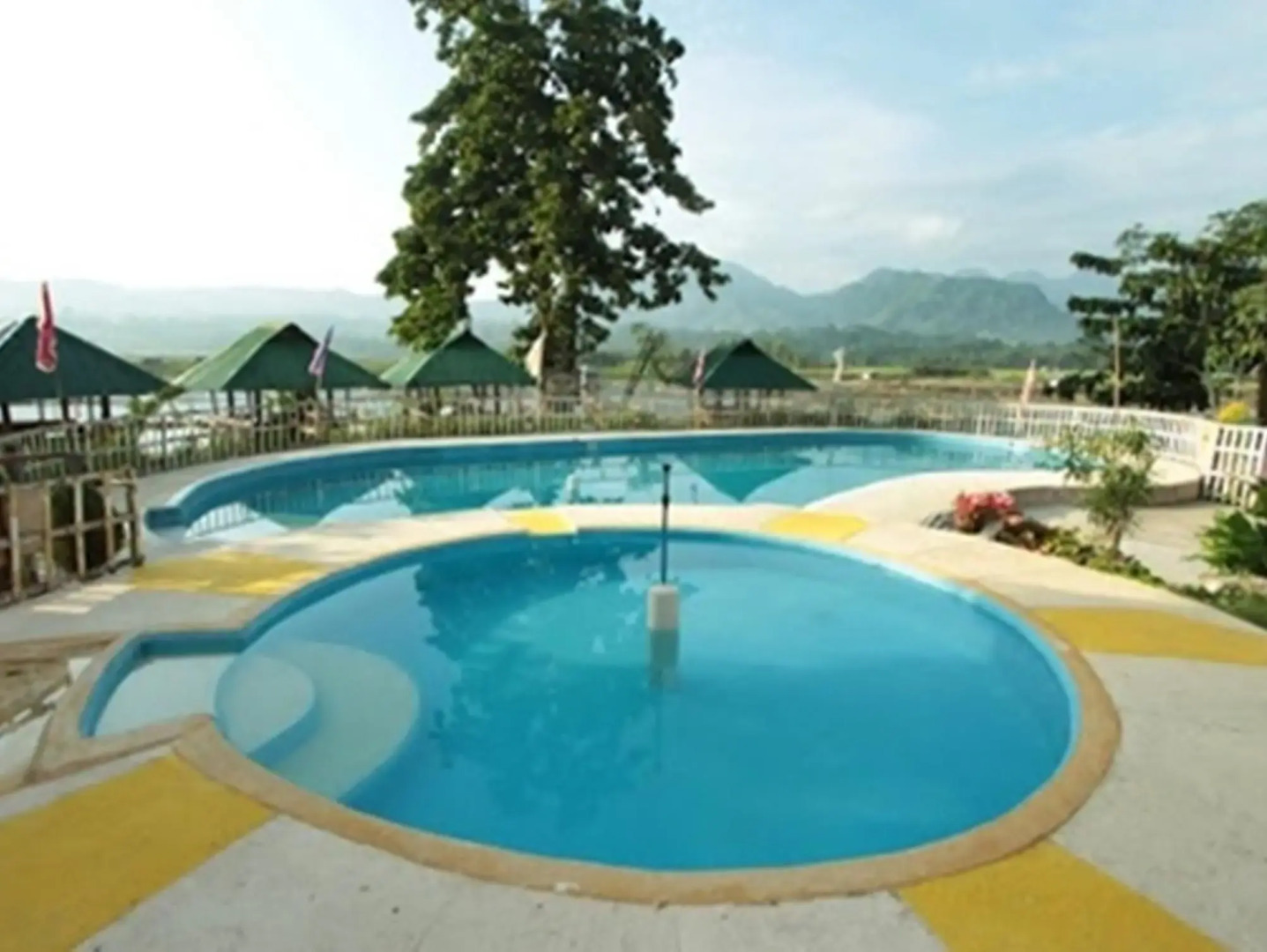 Sunrise Garden Lake Resort