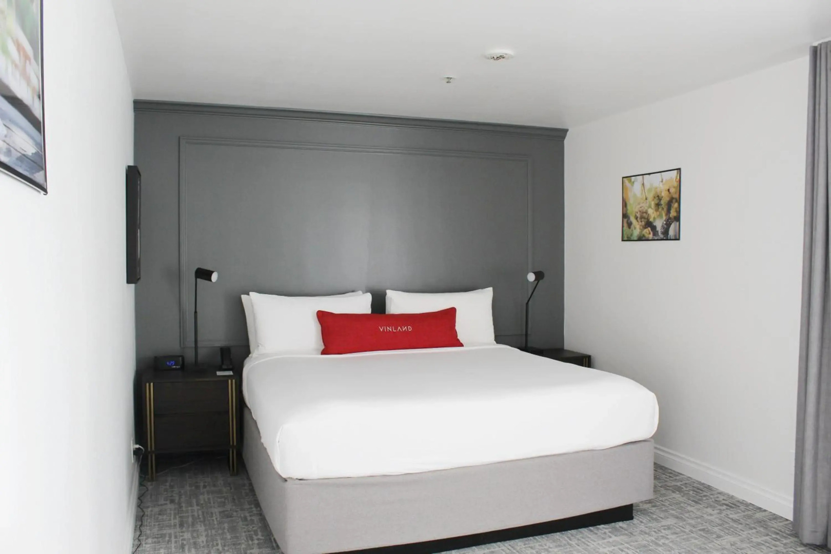 Vinland Hotel and Lounge