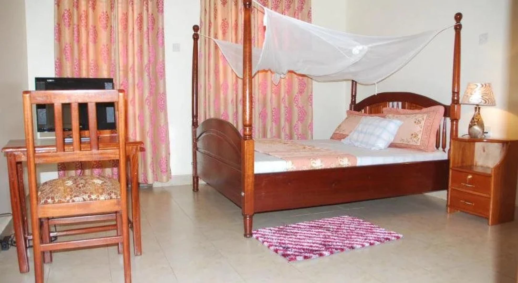 Uhuru 50 Hotel Kasese