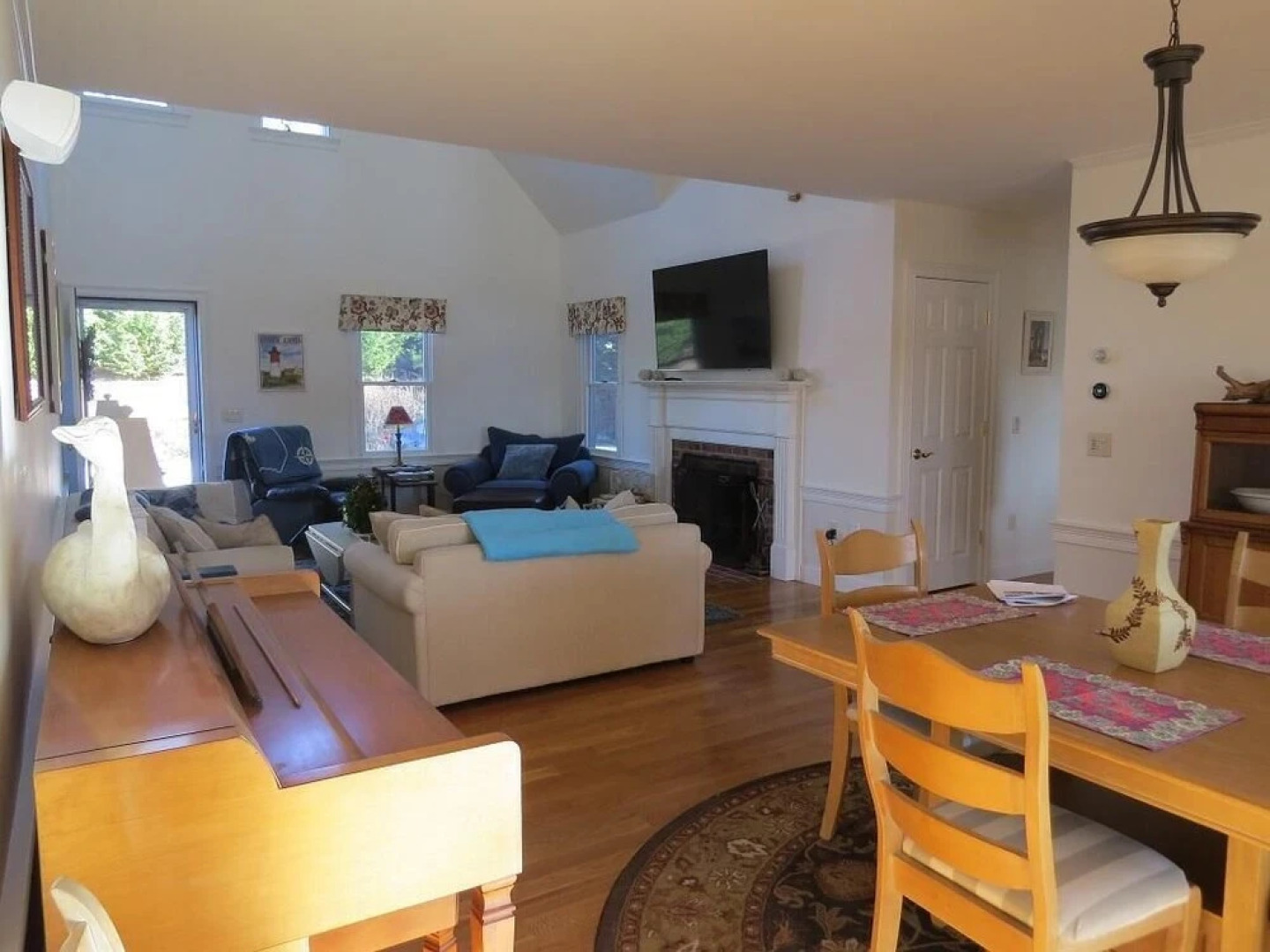 26 Whiteleys Way - Four Bedroom House