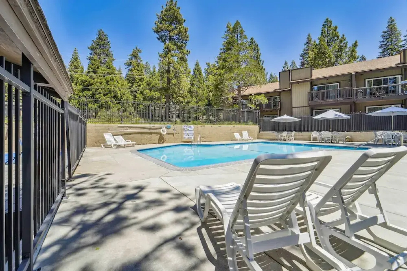 10 Mi to Palisades Tahoe! Condo w/ Game Room