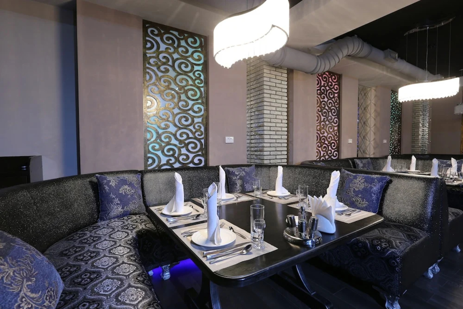 Отель Zargaron Plaza