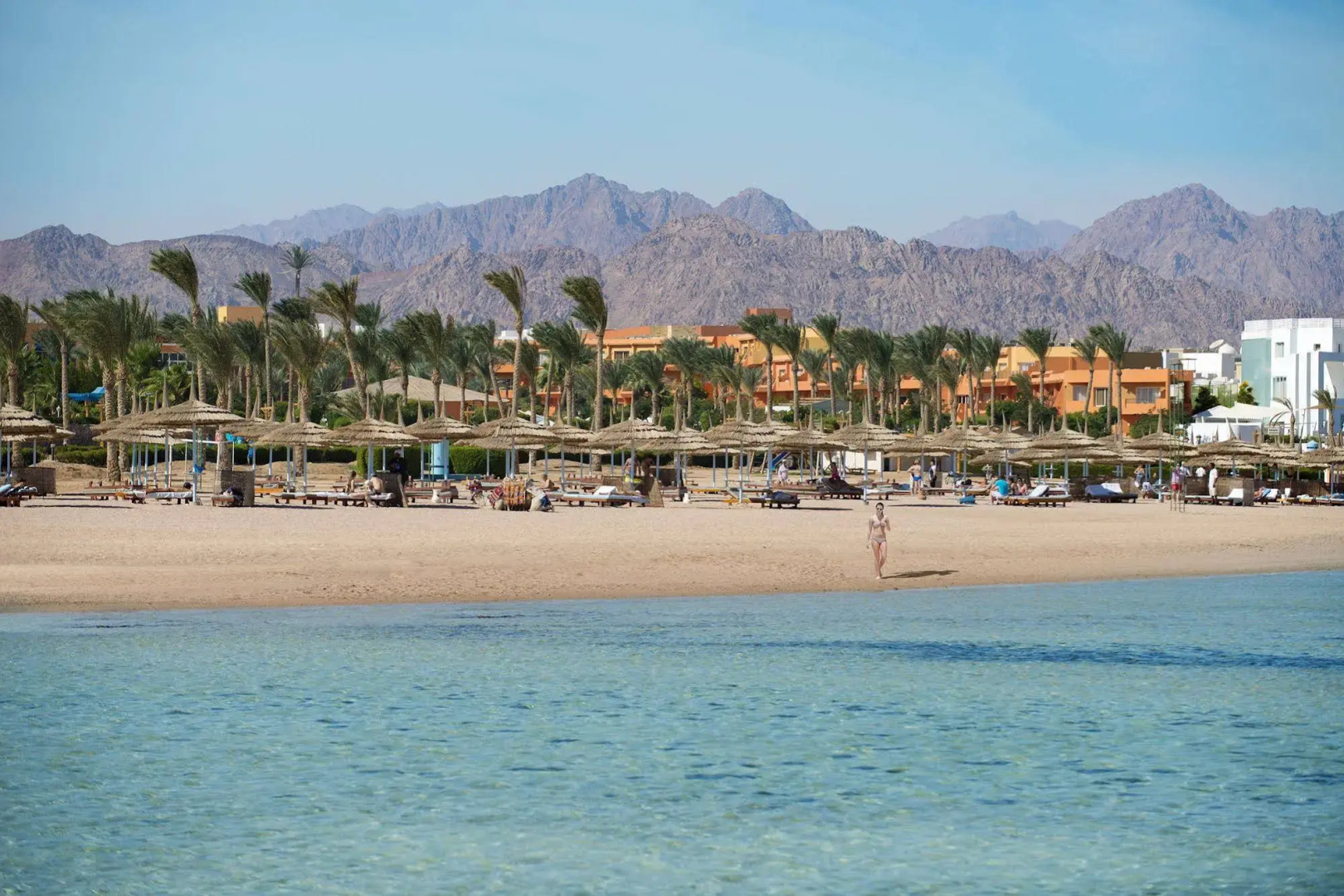 Курортный отель Amwaj Oyoun Resort & Casino