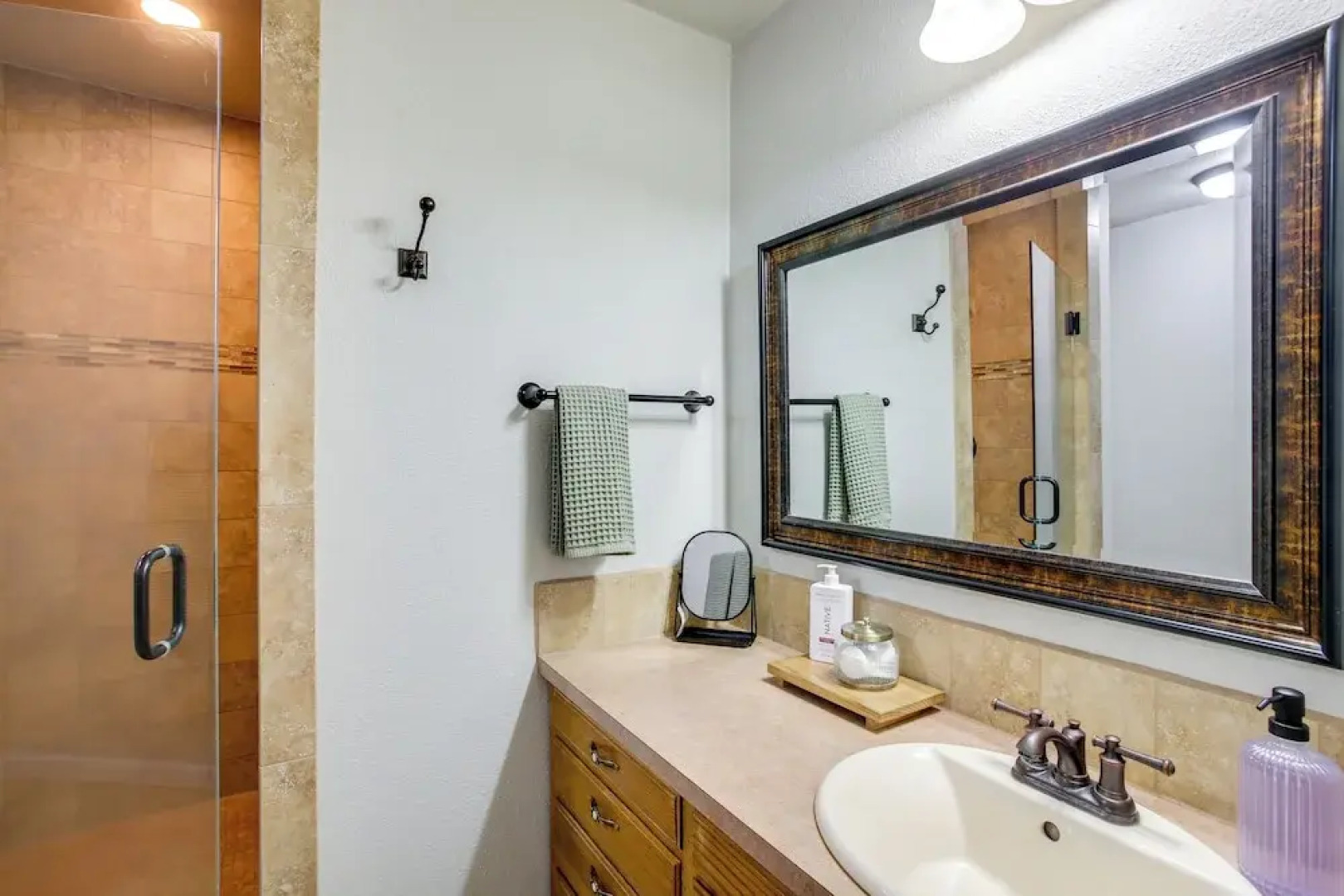 Family Home 6 Mi to Dtwn Cda: Lake & Sunset Views!