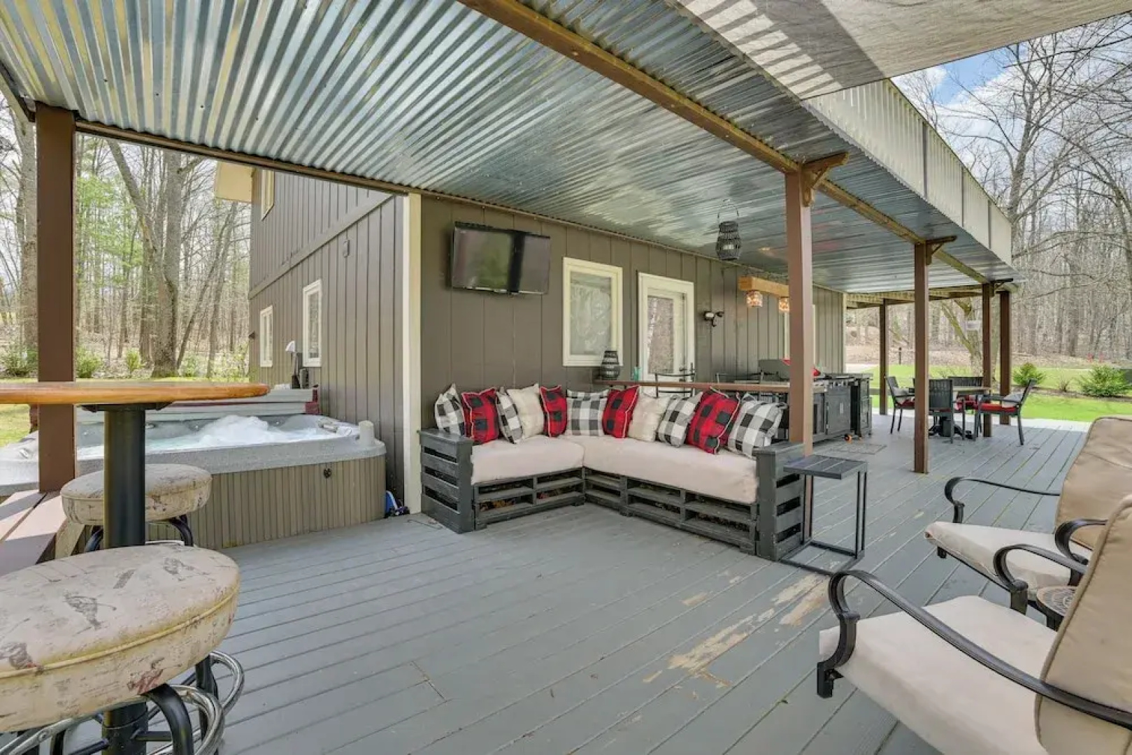 Private Hot Tub & Deck: Gaylord Family Home!