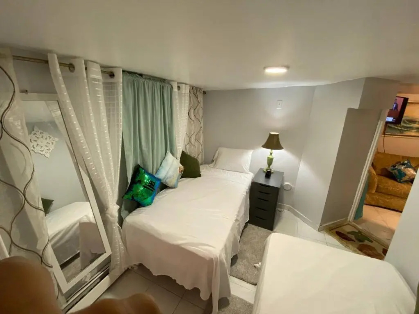 Nice 2 bedroom Apt With Patio