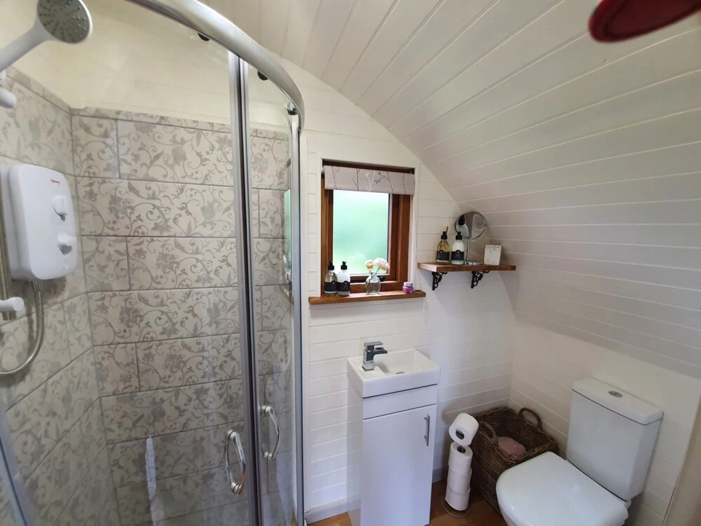 Cilsane Lodges-towy With hot tub