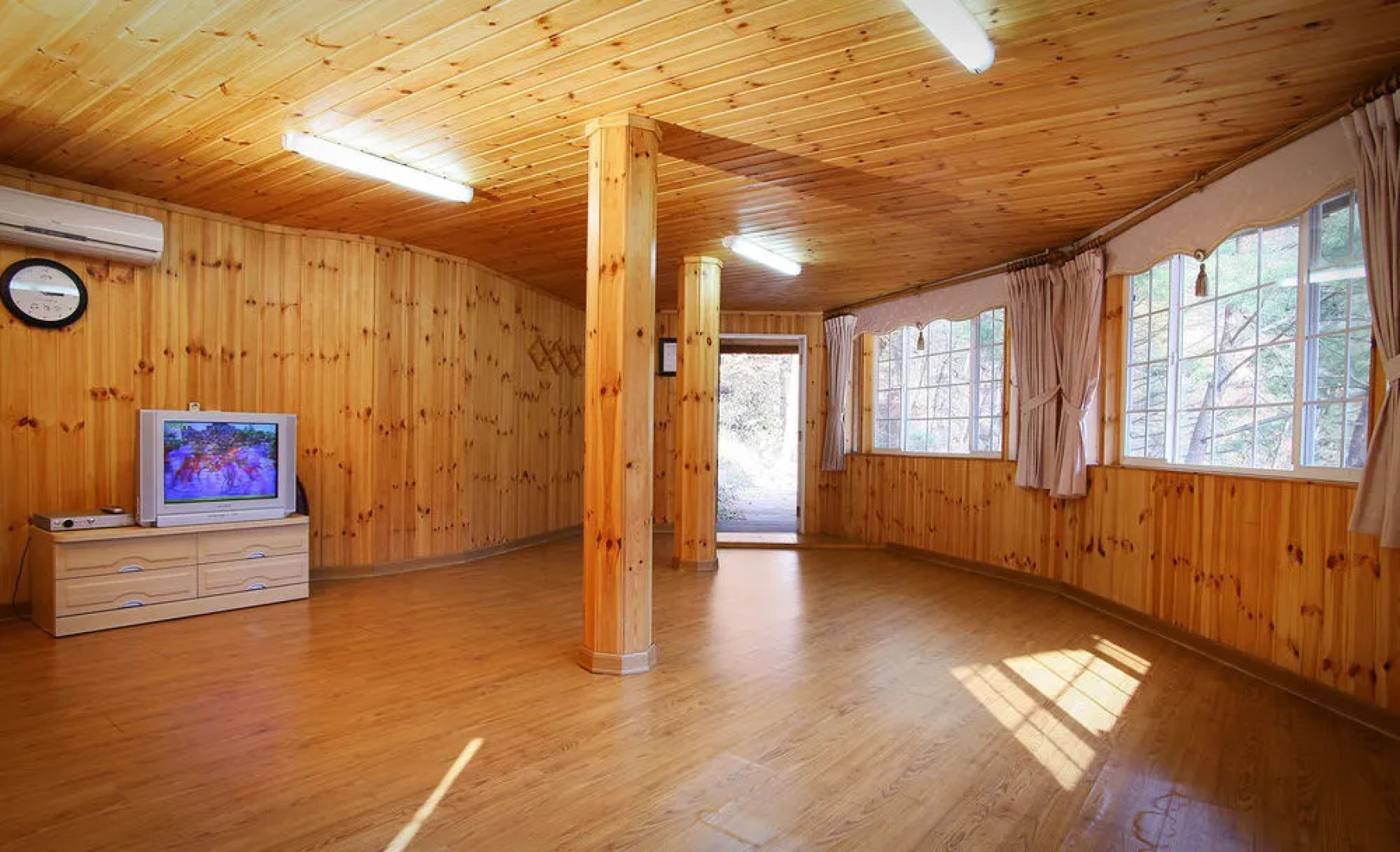 Spring Summer Fall Winter Pension