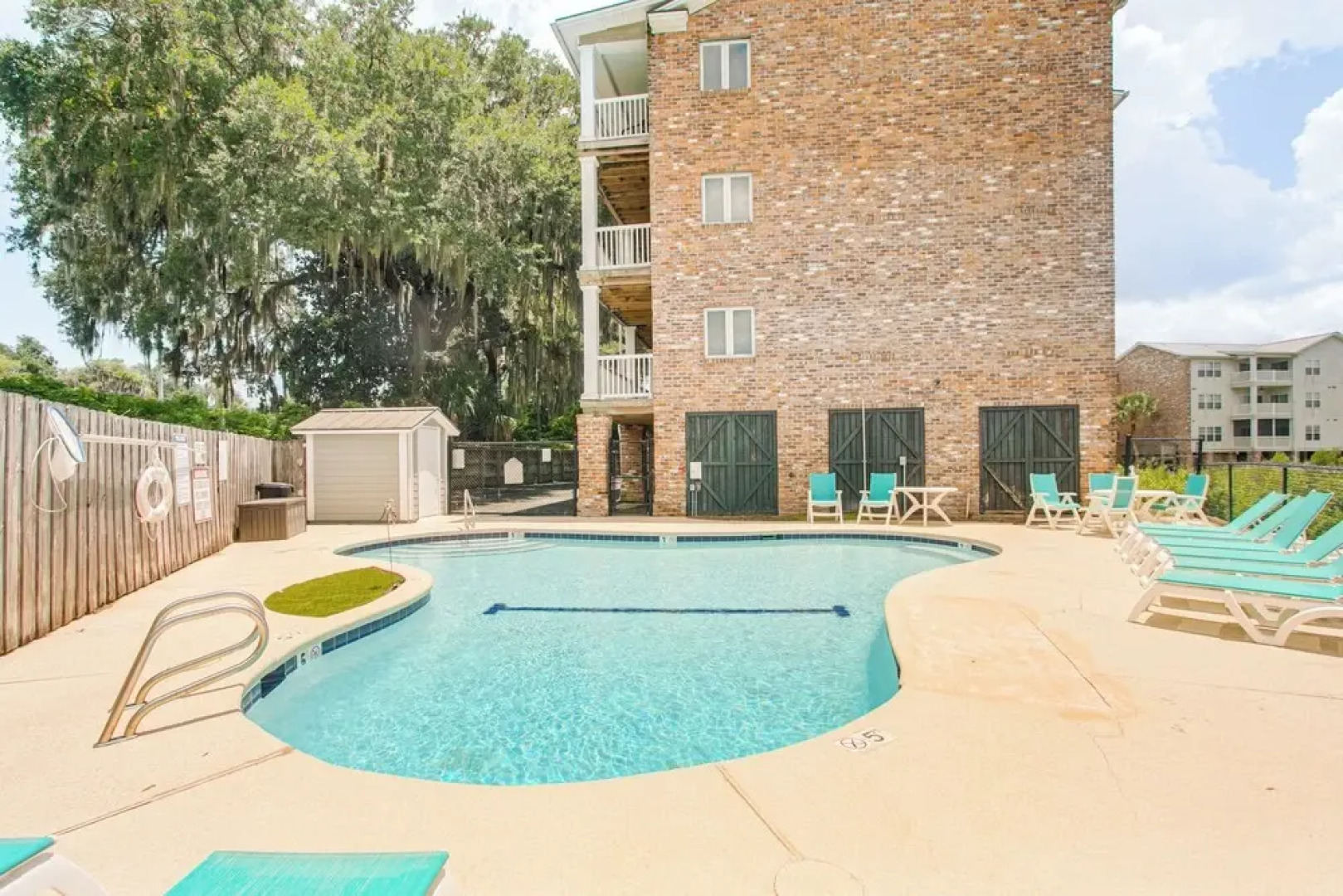 Darien Condo w/ Boat Dock Access: Walk to Downtown