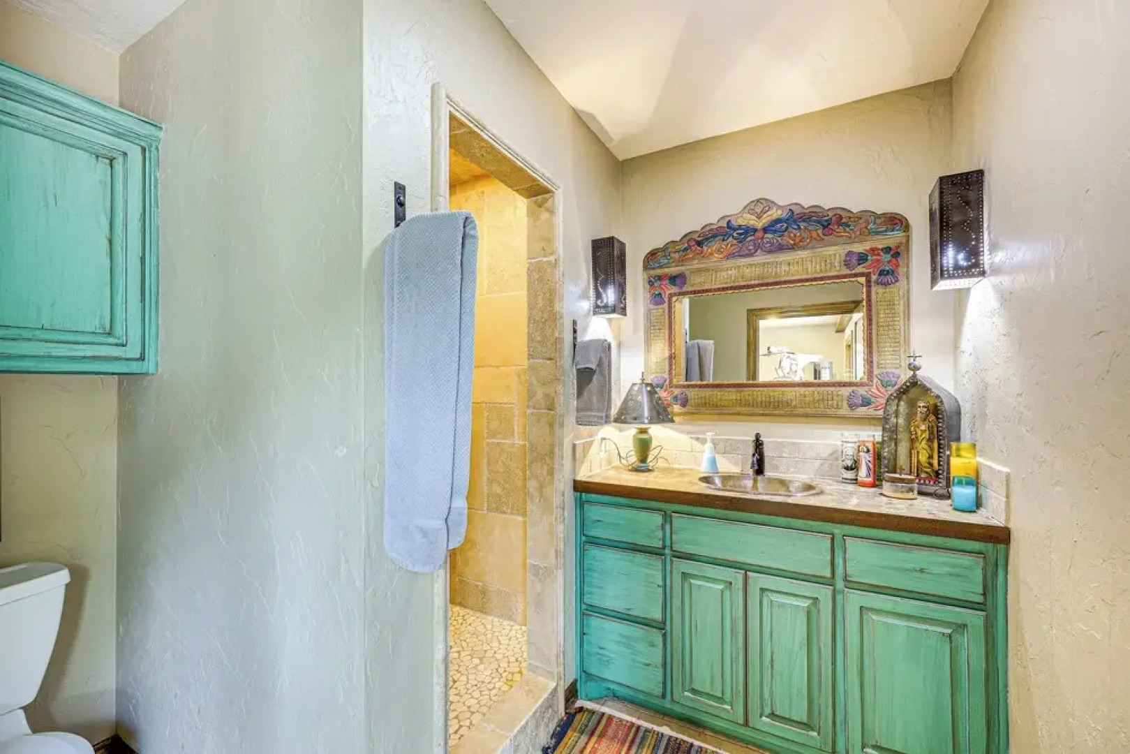 Del Rio Home w/ Large Yard, BBQ + Fireplace!