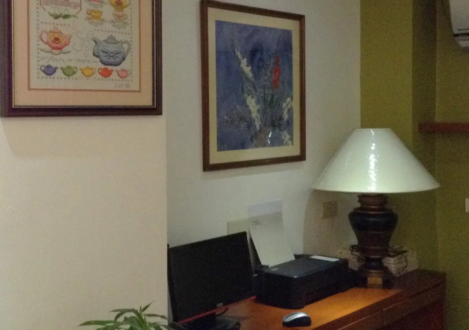 OYO 406 Royal Parc Inn & Suites