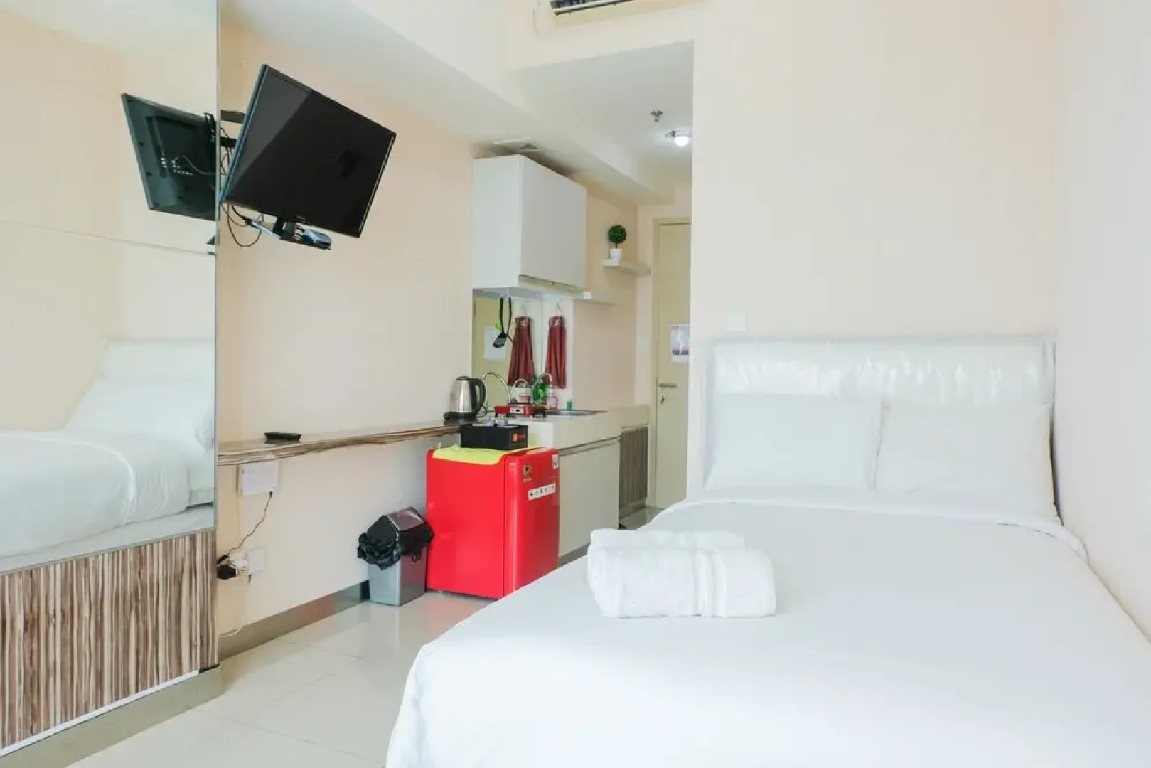 Minimalist Studio Tree Park Apartment near ICE BSD