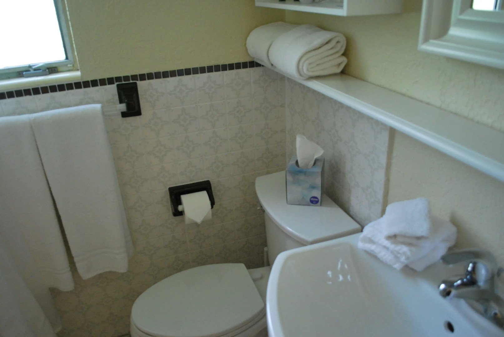 Mar Bay Motel &Suites