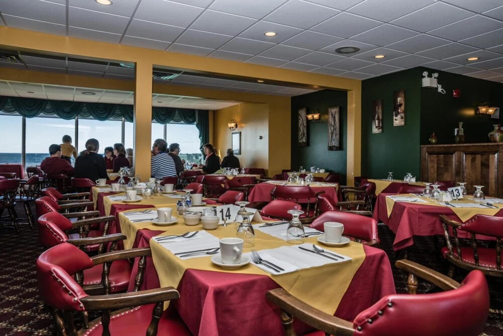 Shallow Bay Motel & Cabins