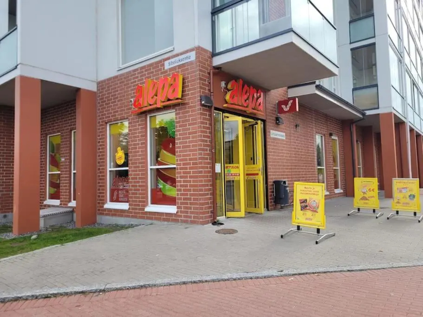 Bright studio apartment on the 6th floor