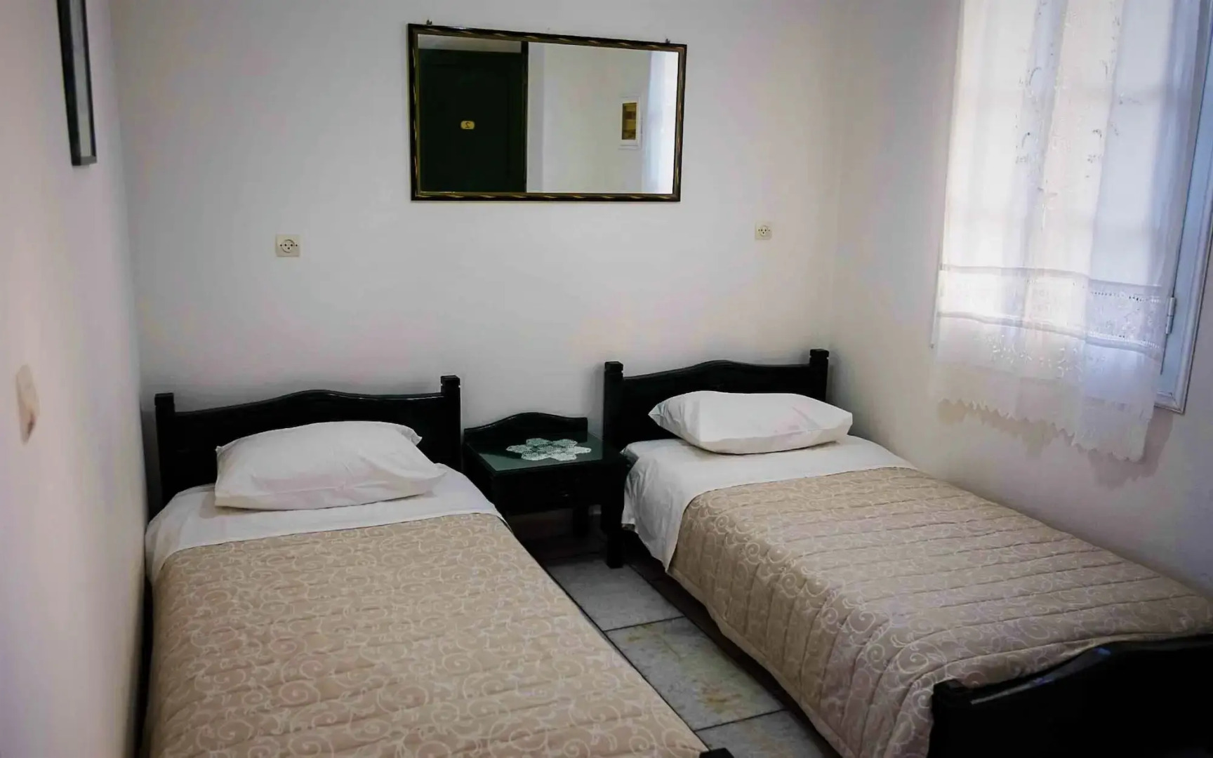 Studios Vrettos Beachfront Hotel