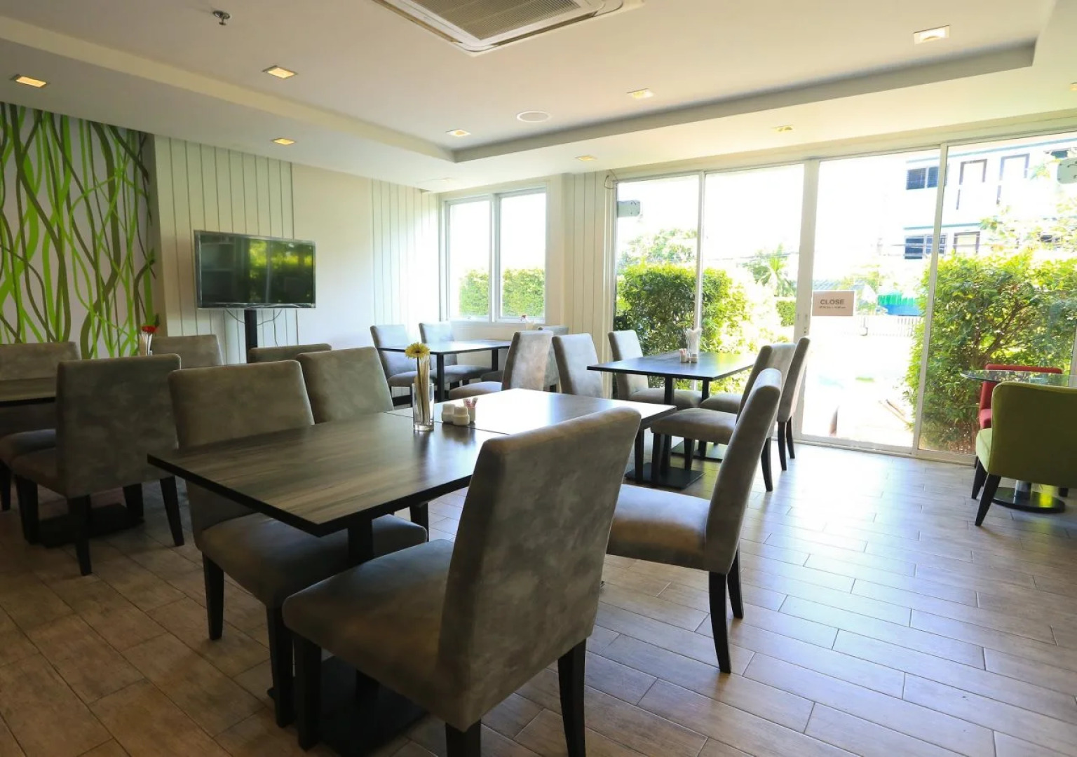 Crystal Suites Suvarnabhumi Airport