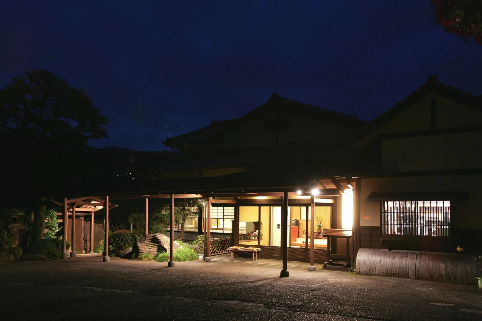 Yugawara Spa Ryokan Ashikari