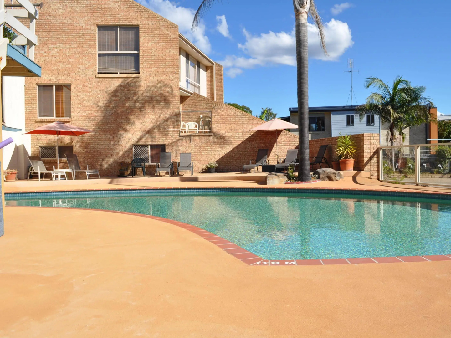 Black Dolphin Motel & Apartments