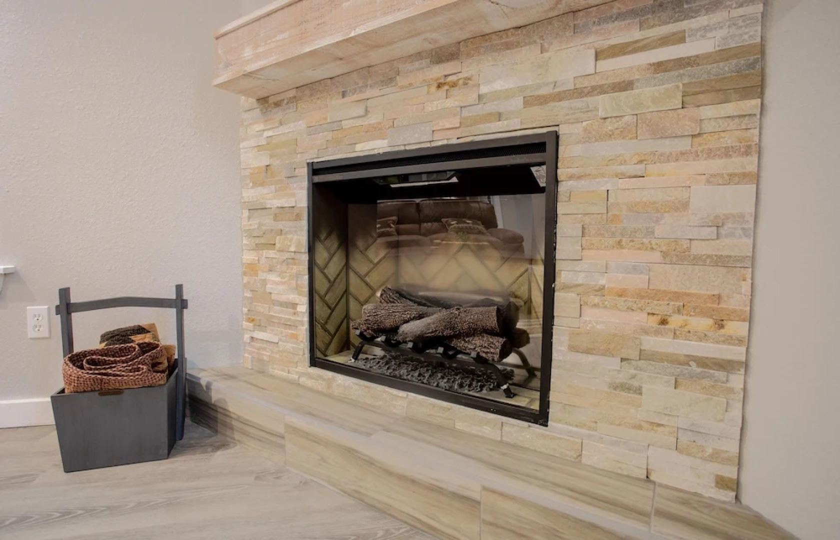 Whispering Woods Lodge-sleeps 10 4 Bedroom Home by RedAwning