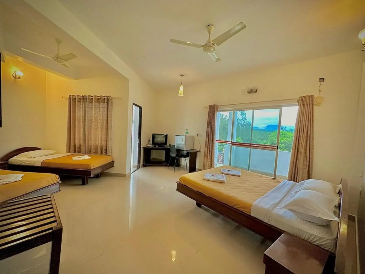 Hotel Advaith Lancer