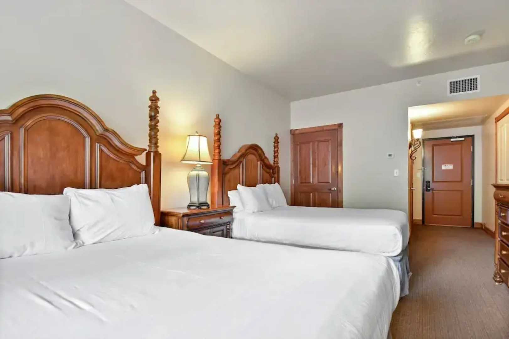 Villa 1041 3 Bed 3 Bath Full Kitchen 3 Bedroom Villa