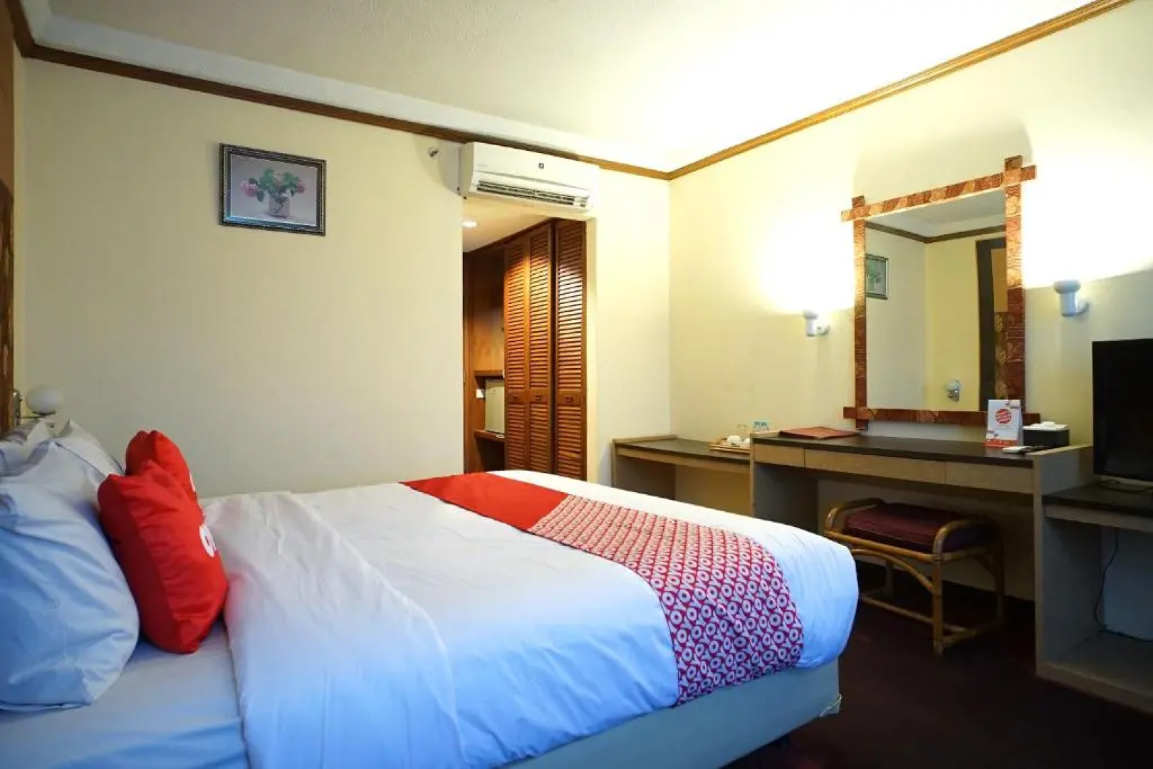 Capital O 1963 Hotel The New Benakutai