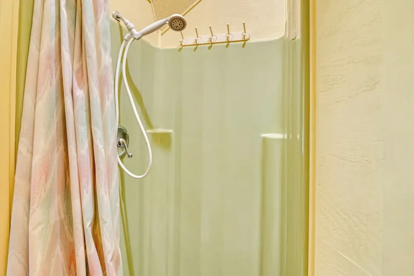 'star House' Unique Home w/ 360 Mountain Views!