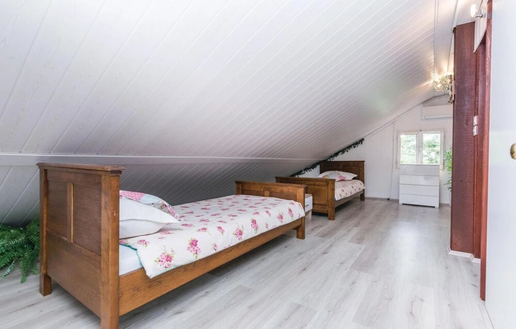 Amazing Home in Kozino With Wifi and 5 Bedrooms