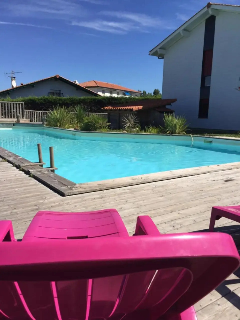 Bella Vista Guest Center Pays Basque